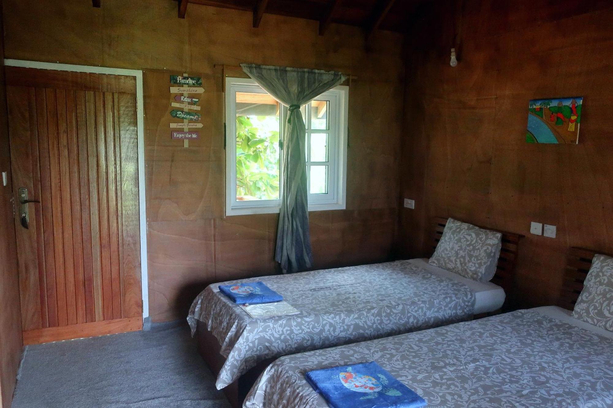 Afro Beach Eco Resort Butre Phòng bức ảnh